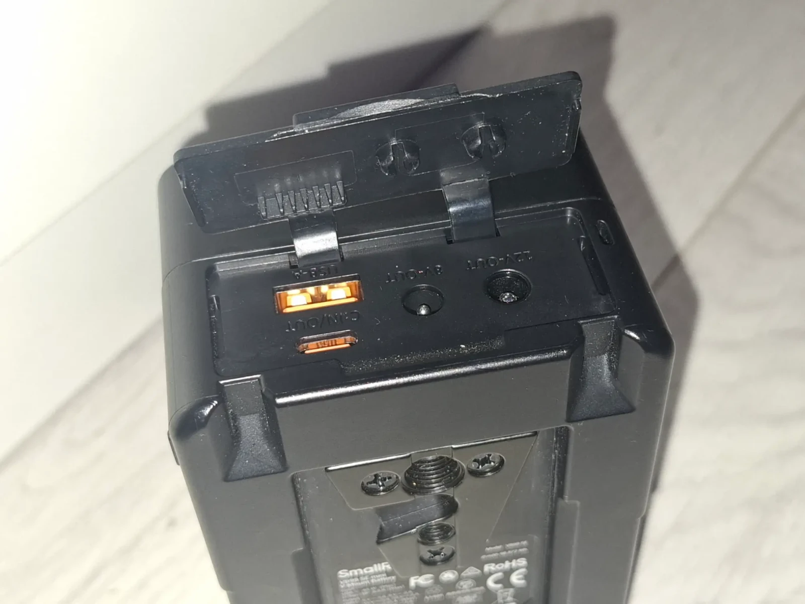 SmallRig VB99 Batterie mini V-Mount (99Wh) - Photo 3 sur 5