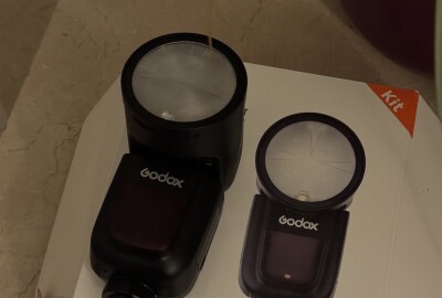 Location Godox V1