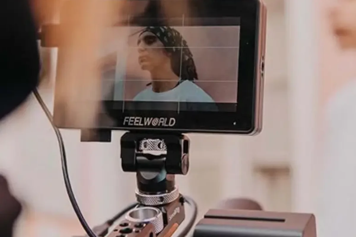 Location Feelworld F6 Plus - Lightyshare