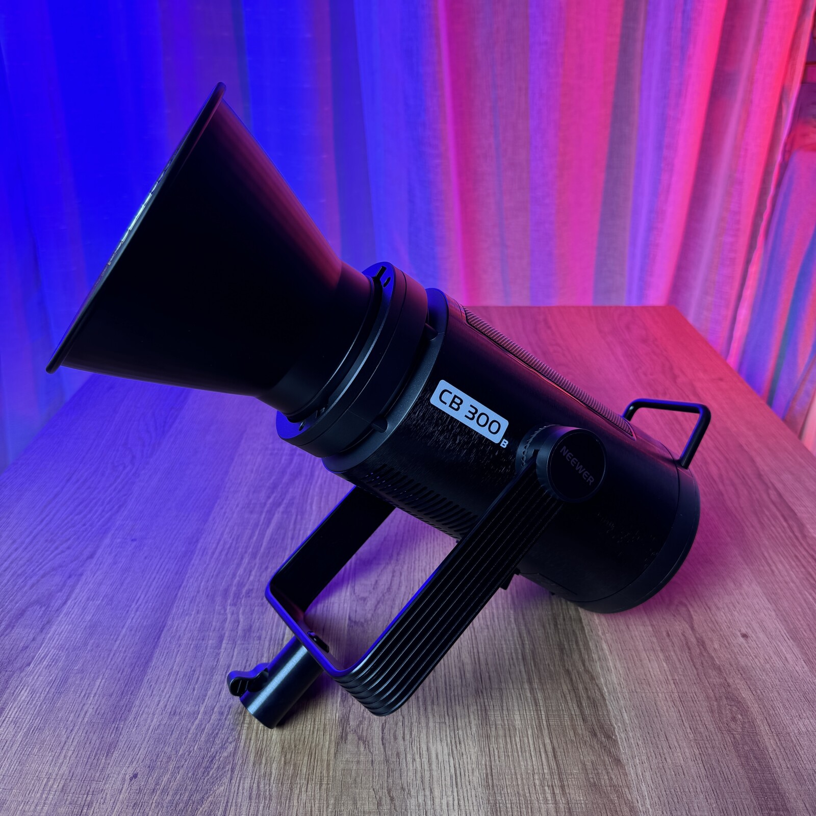 Neewer CB300B - Photo 2 sur 4