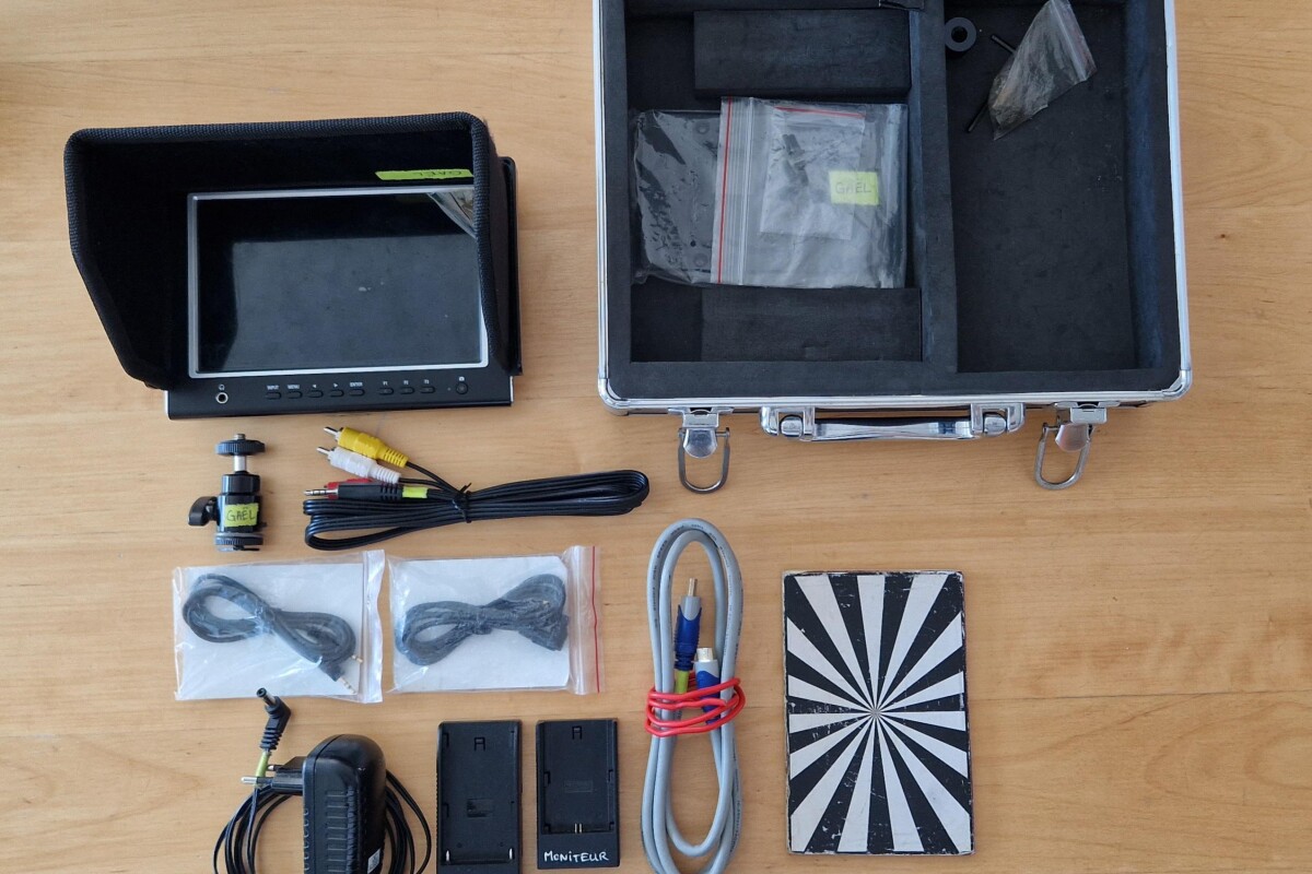 Location Moniteur HDMI Lilliput 7" + Accessoires - Lightyshare