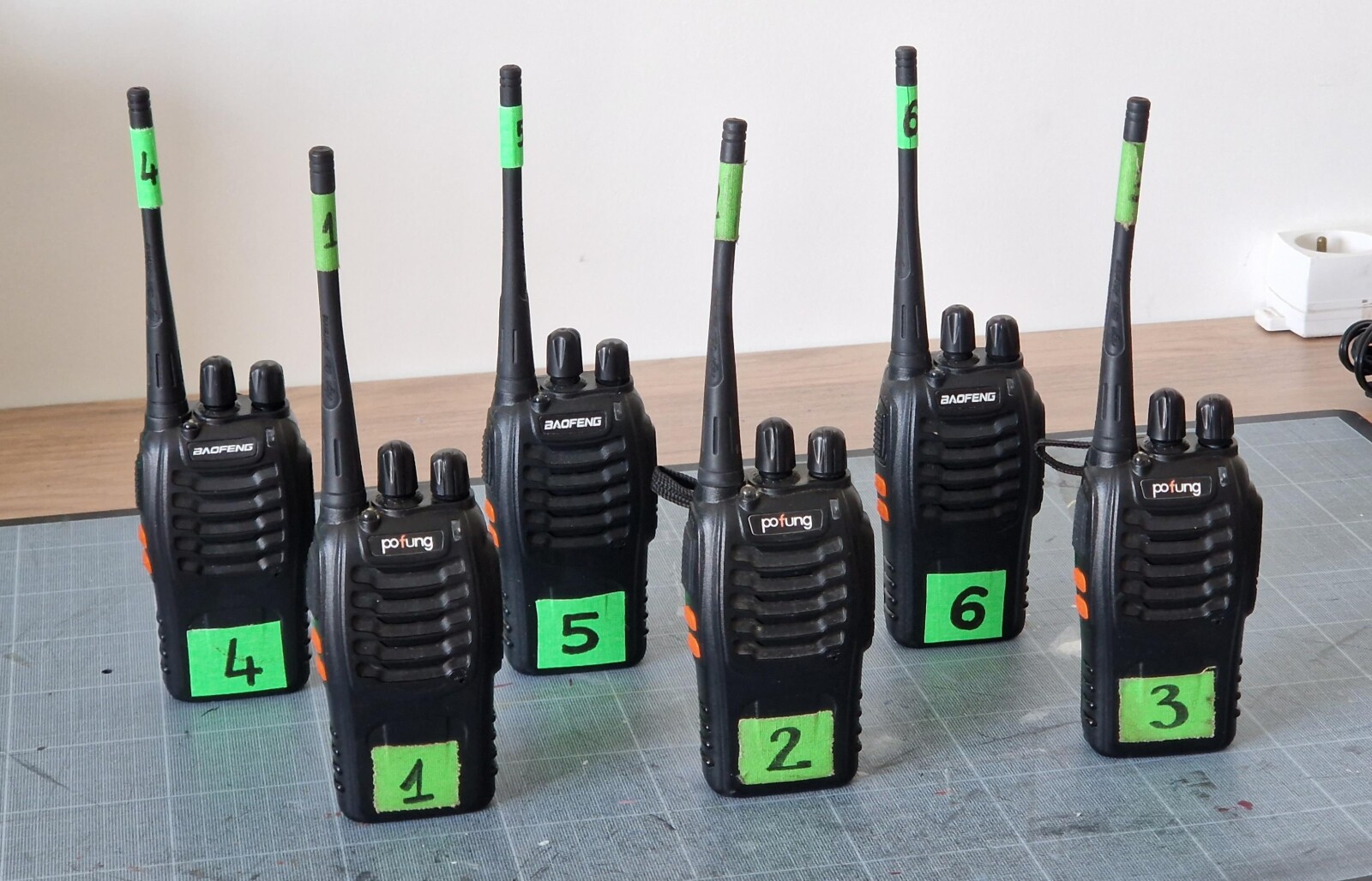Kit x6 Talkie-walkies BF-888s + Accessoires - Photo 1 sur 9