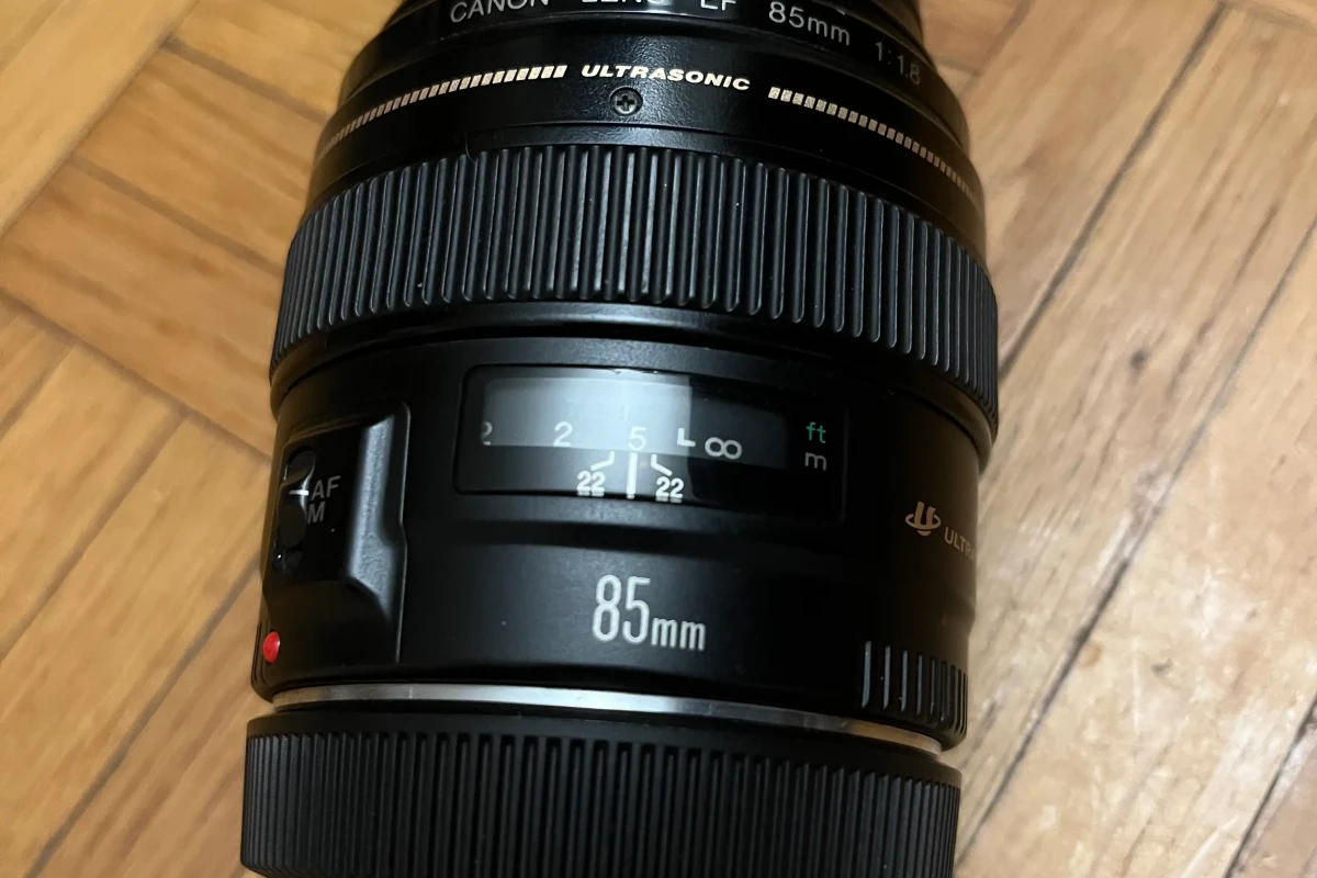 Location Canon Canon EF 85mm f/1.8 USM - Lightyshare