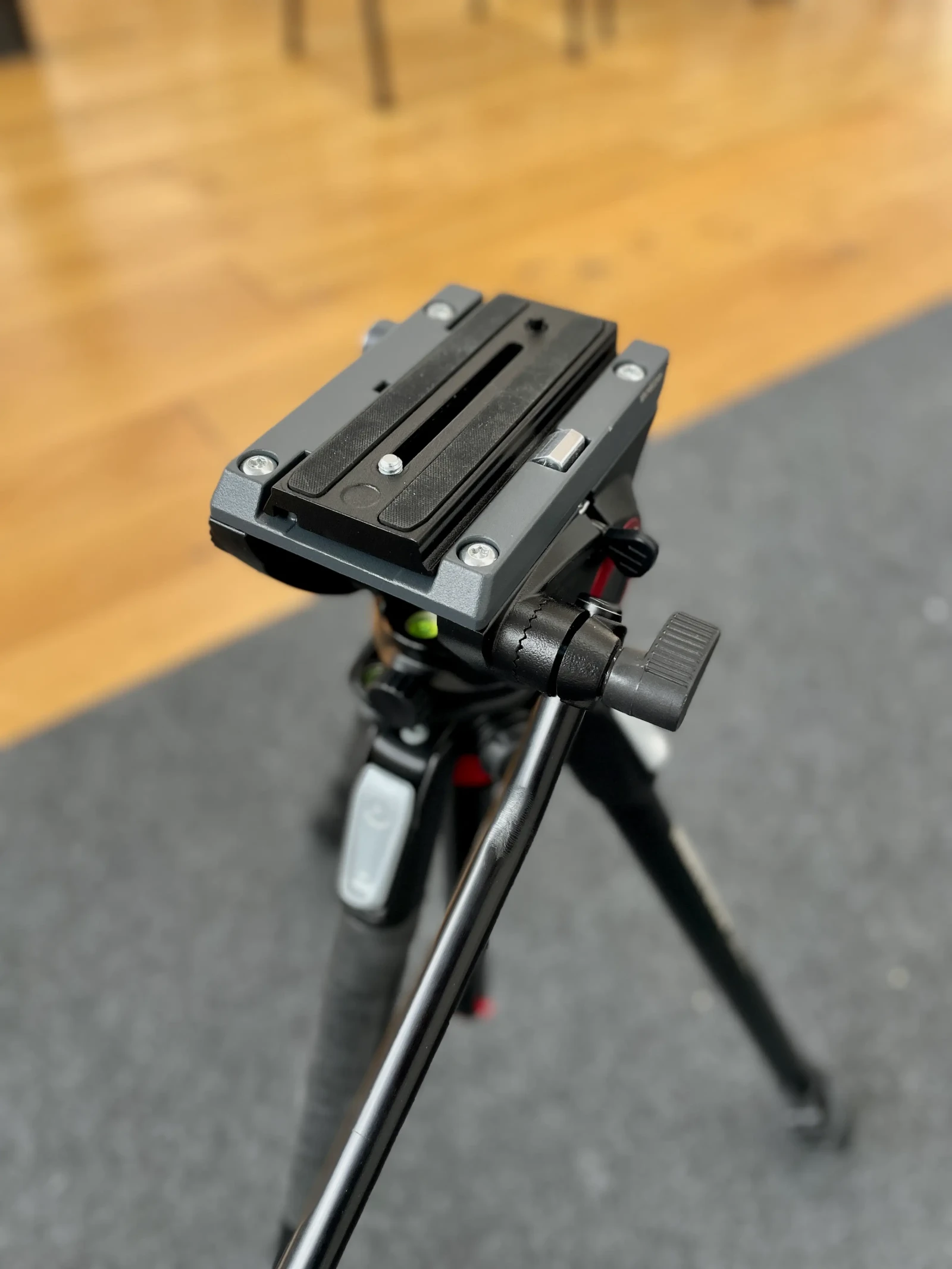 Manfrotto 190 + MVH500AH - Photo 1 sur 3