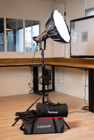 Location Aputure 300D Mark II