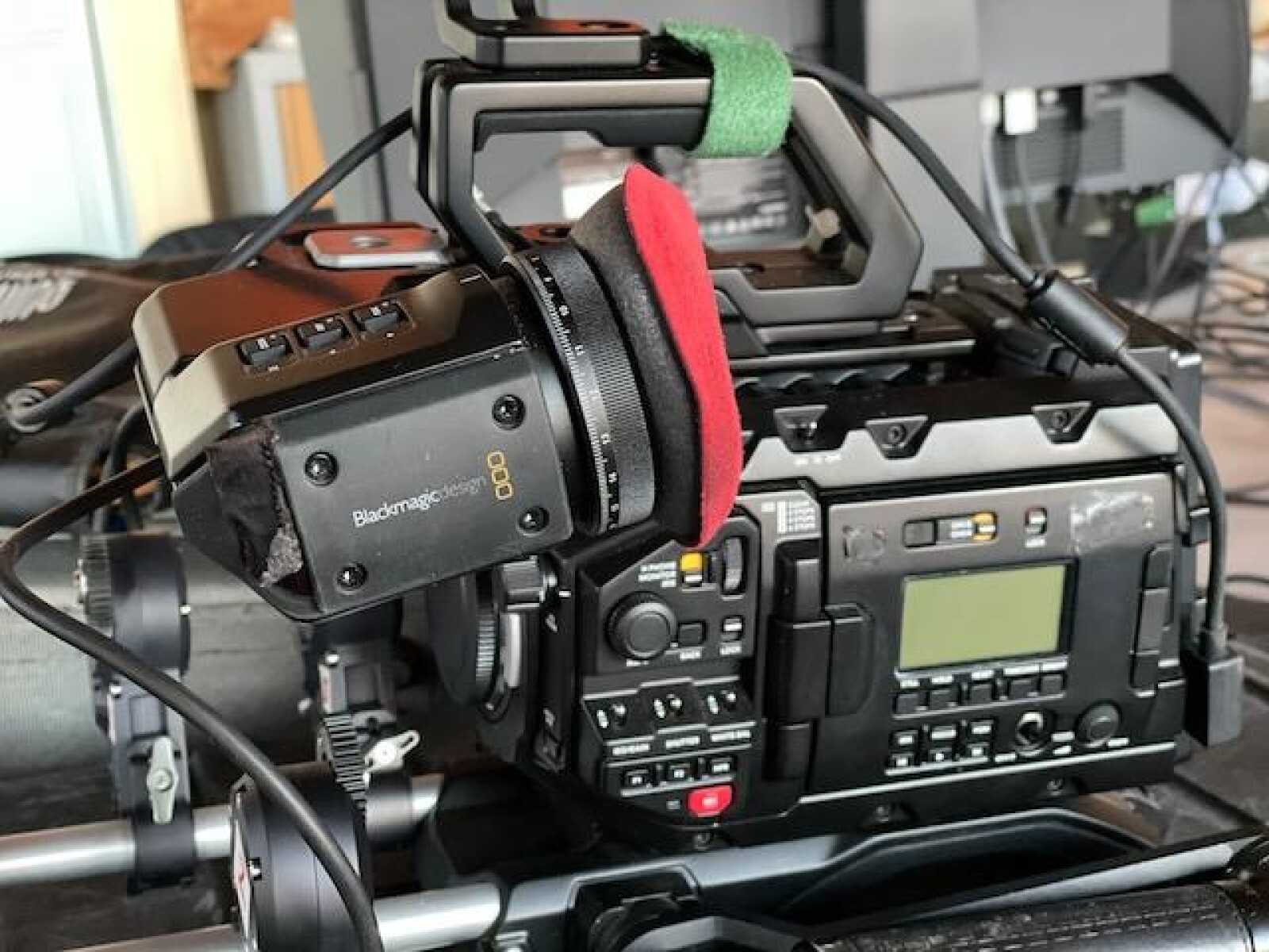 Caméra Blackmagic URSA Mini Pro 4,6K G2 - EF - Prete à tourner - Photo 2 sur 3