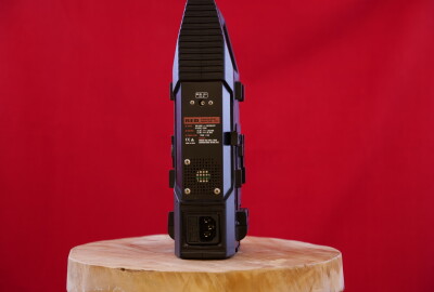 Location Red Double chargeur V-Lock Redbrick