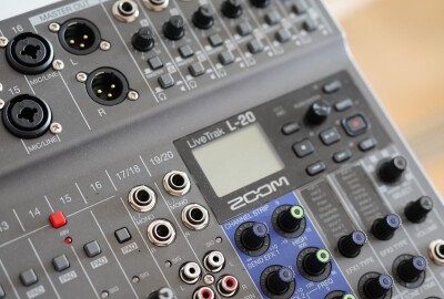 Location Zoom LiveTrak L-20