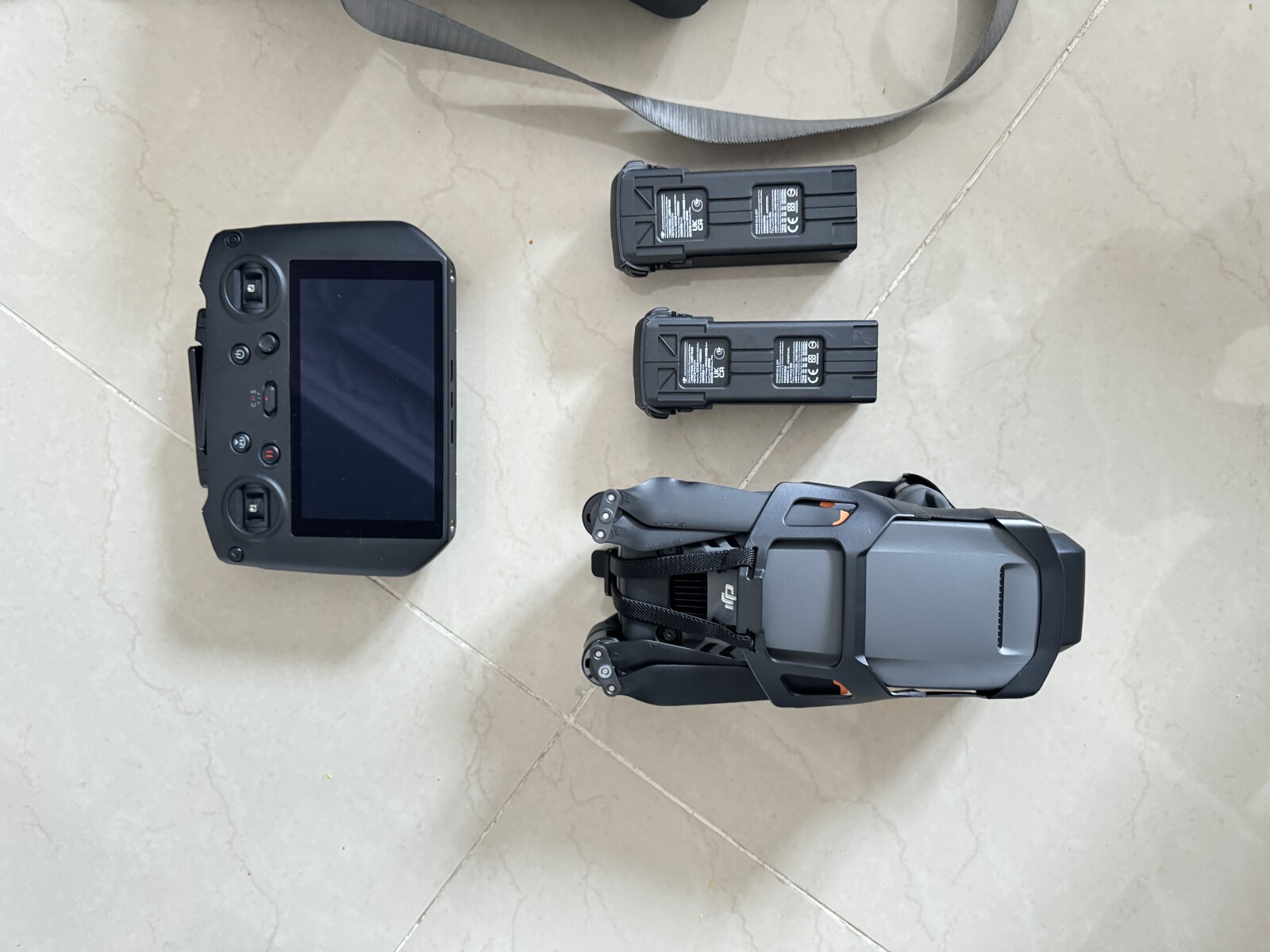 DJI Mavic 3 Pro - Photo 2 sur 3