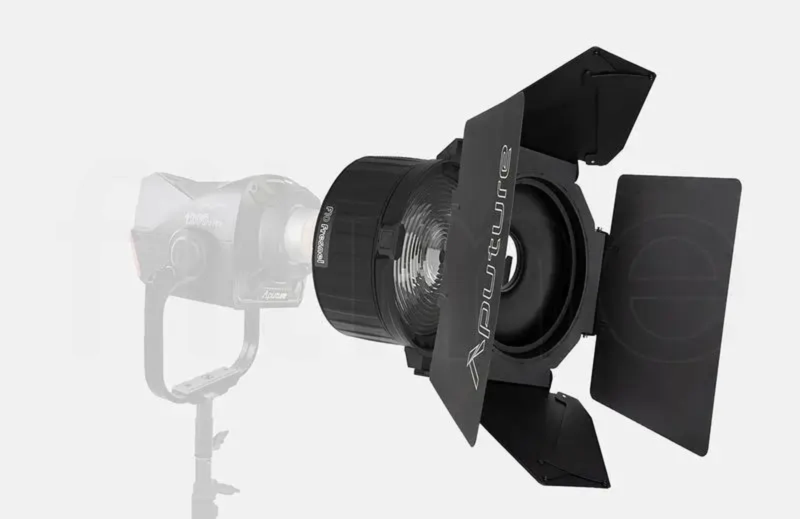 Aputure Fresnel F10 + volets Barndoor - Photo 1 sur 1