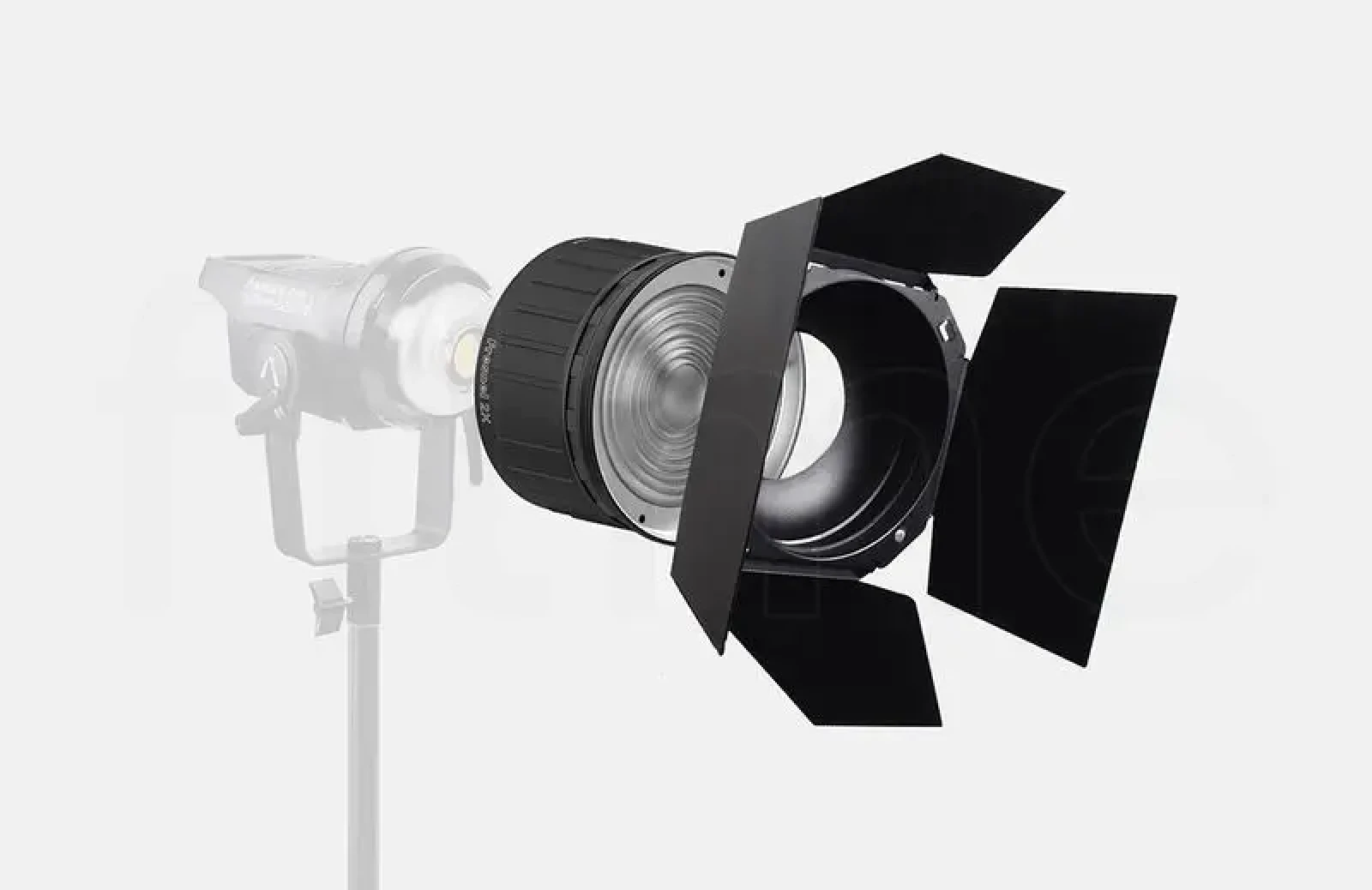 Aputure Fresnel 2X + volets Barndoor - Photo 1 sur 1