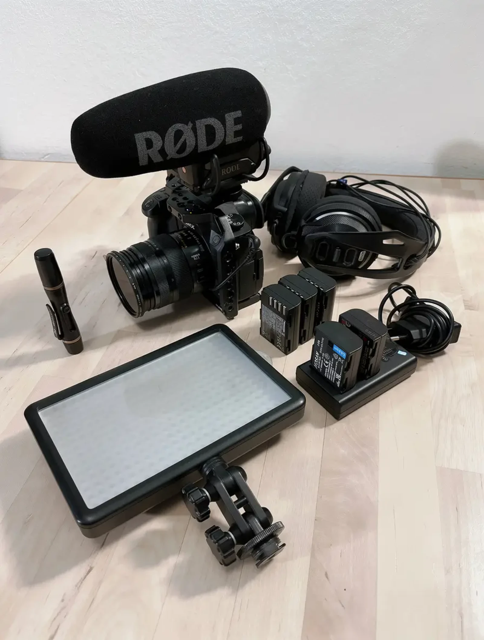 Pack GH5s + 12-35mm + Micro directionnel + Lumière + Atomos Shinobi + Trépied + Sac de transport - Photo 1 sur 5