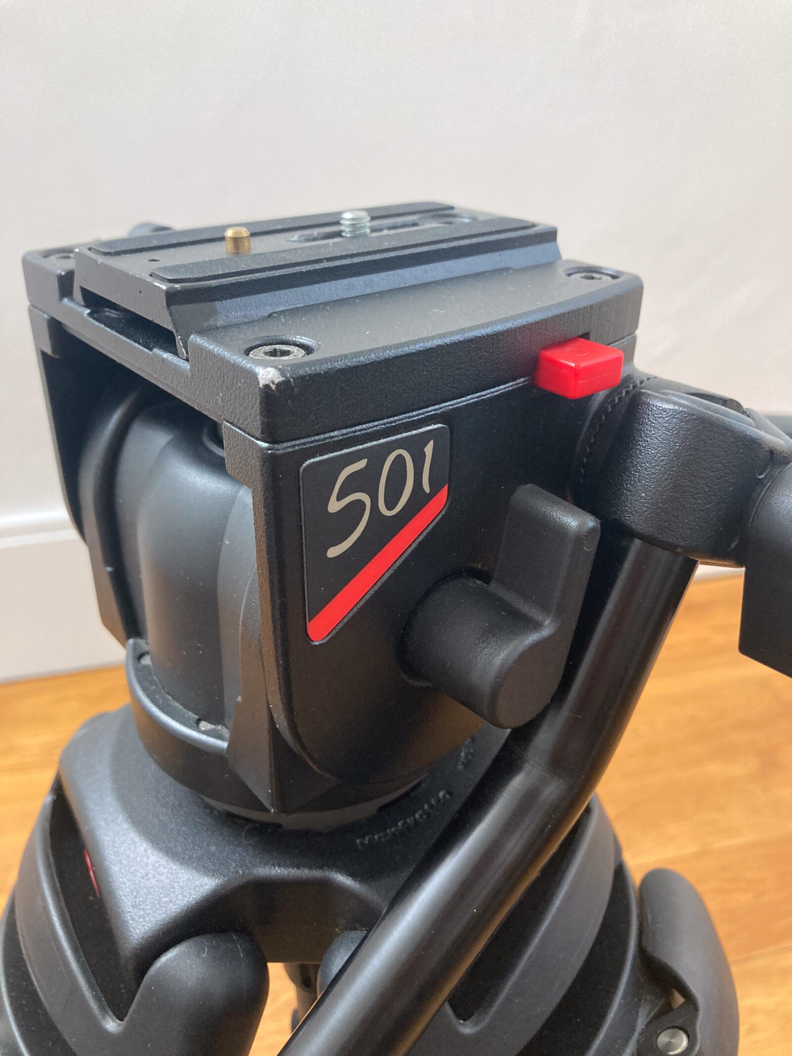 Trépied Manfrotto 525 MVB + tête Manfrotto 501  - Photo 3 sur 4