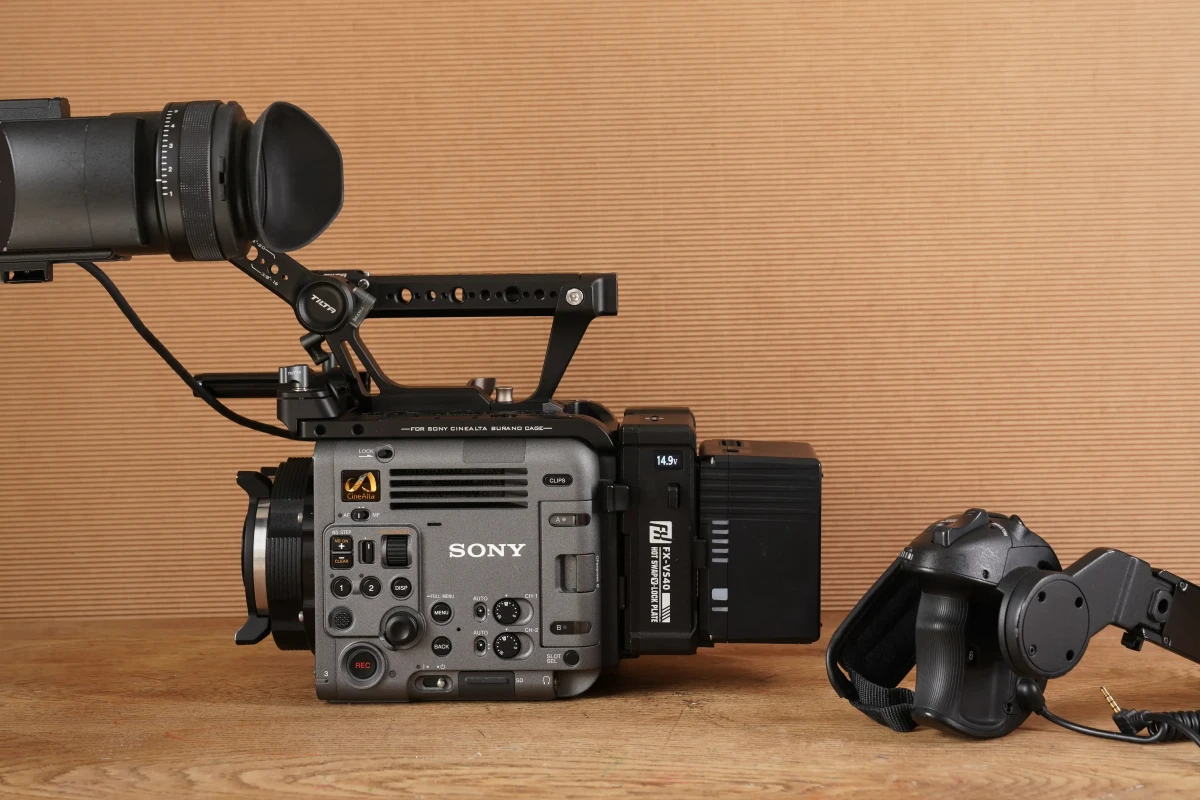 Location Pack SONY BURANO / DZO Arles Primes SET 7 / Sachtler FSB8 Flowtech - Lightyshare
