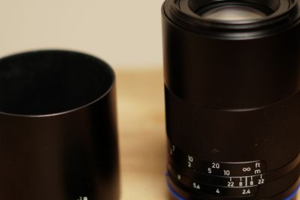 Location 85mm f:2.4 Zeiss Loxia (monture E) - Lightyshare