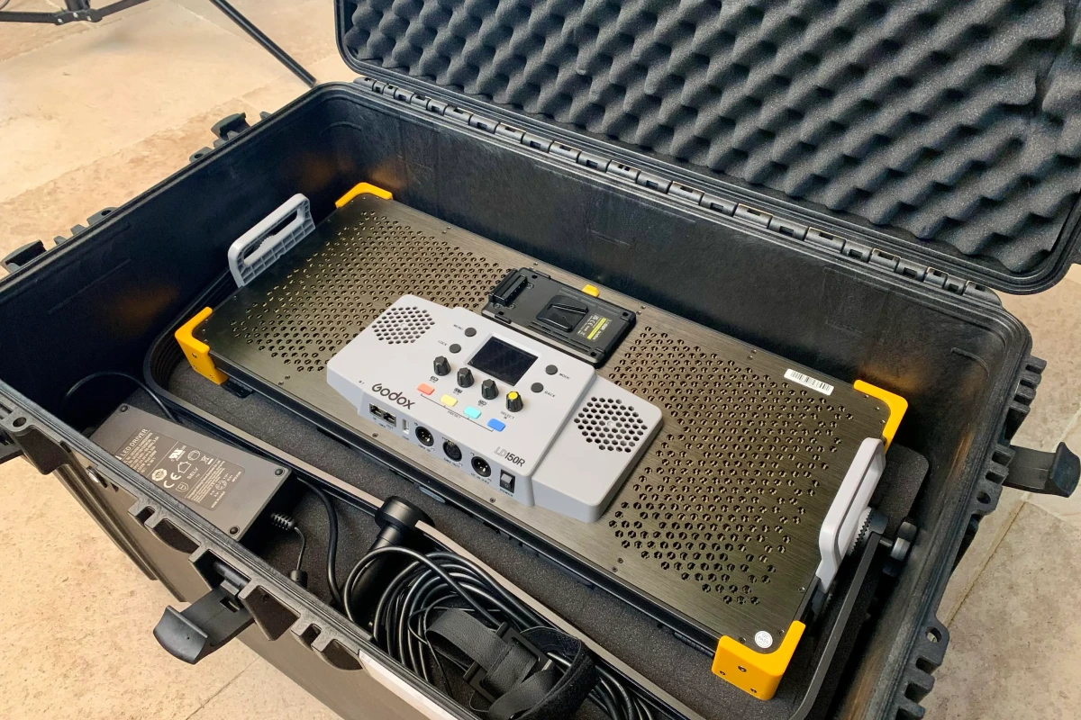 Location 3 Projecteurs Godox LD150R (équivalent Skypanel s60) - Lightyshare