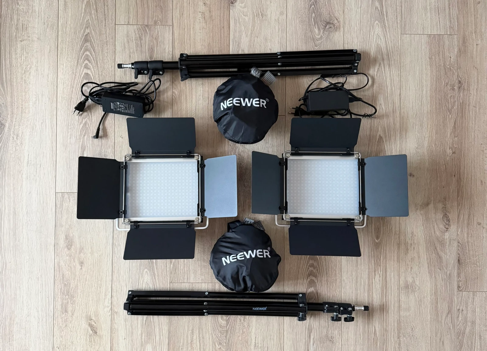 Neewer 660 LED RGB - Photo 1 sur 5