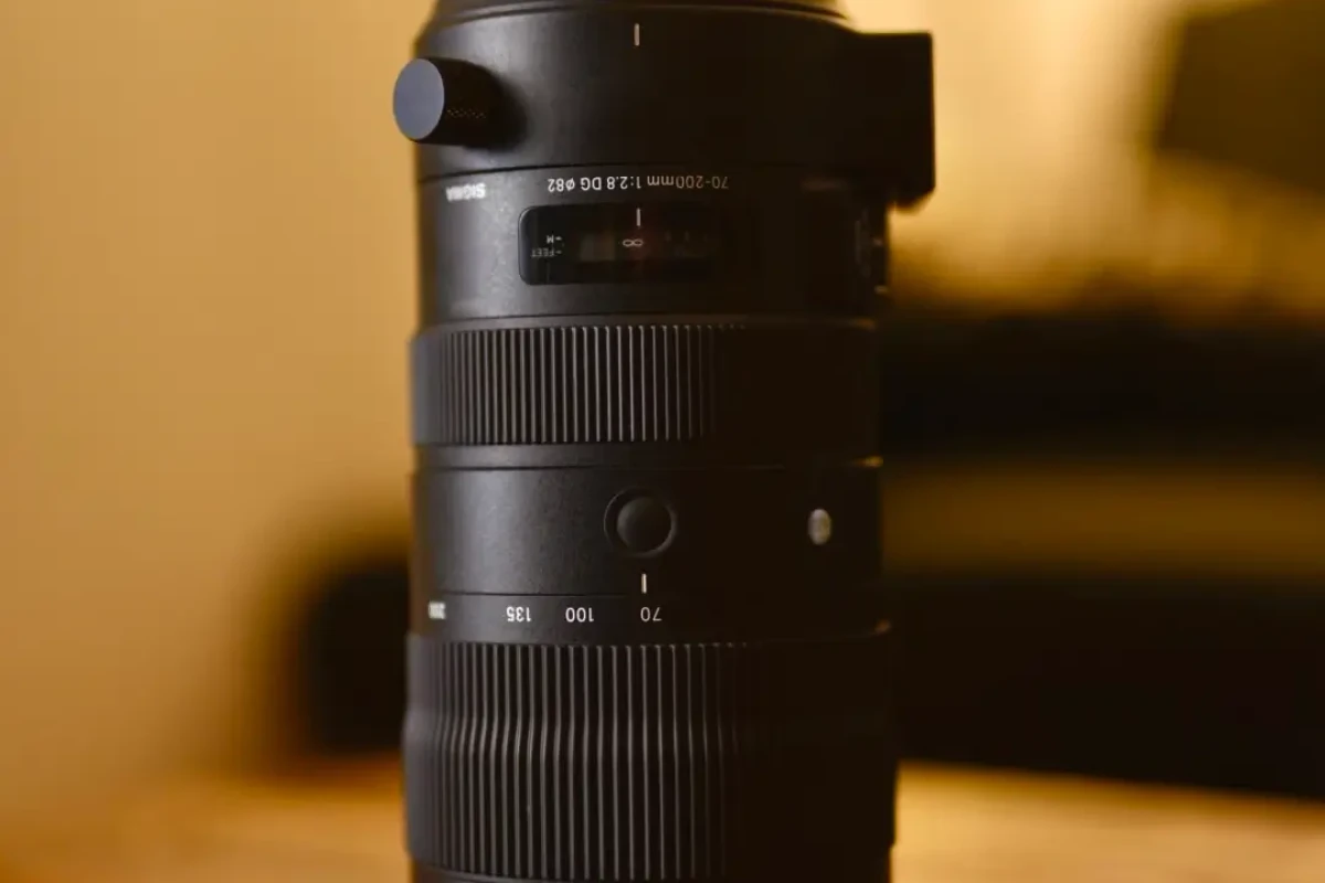 Location Sigma 70-200mm F/2.8 DG APO EX OS HSM - Lightyshare