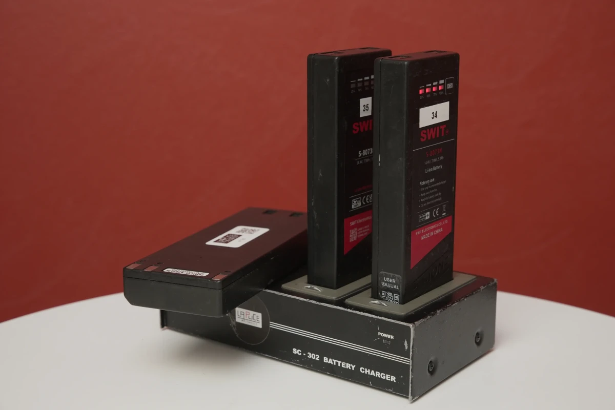 Location Kit 3 NP-1 + chargeur SWIT - Lightyshare