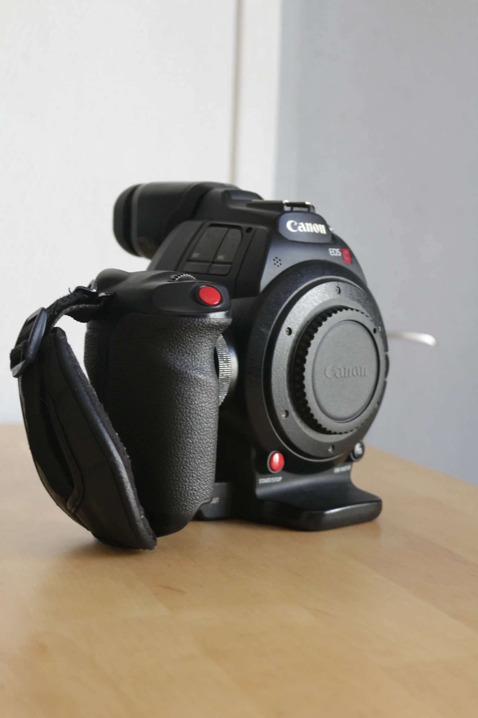 Pack Caméra + Objectif : Canon C100 Mark II + Canon EF-S 17-55mm f/2.8 IS USM 🎥 - Photo 4 sur 5