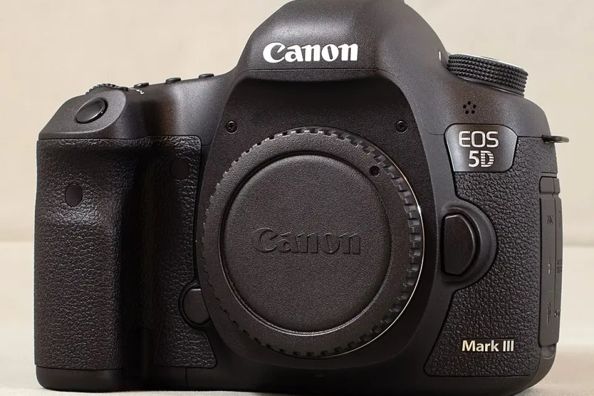Location Canon 5D Mark III - Lightyshare