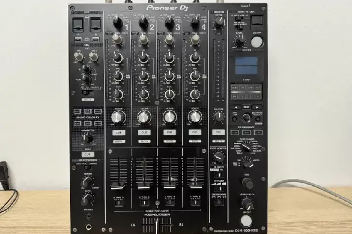 Location Pionneer DJM-900 Nexus - Lightyshare