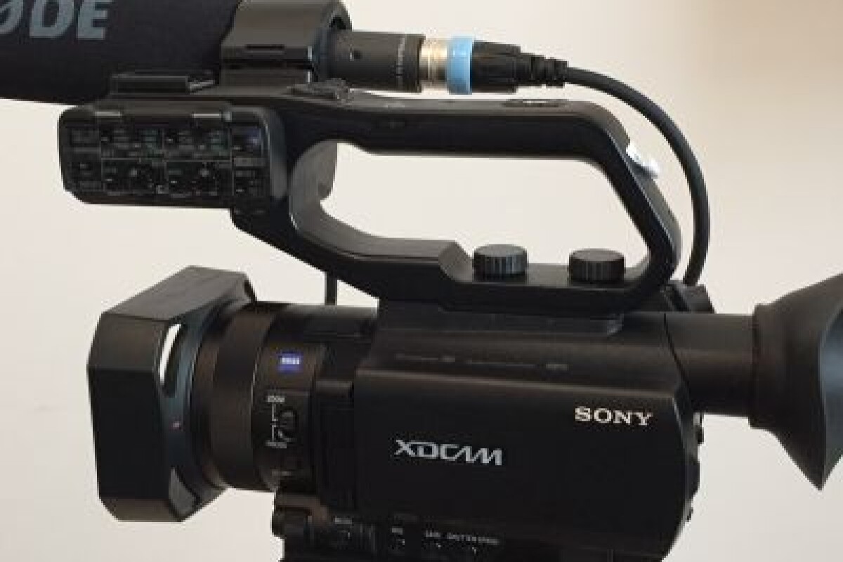 Location Kit de tournage Camera compact SONY PXW-70 + Trepied - Lightyshare