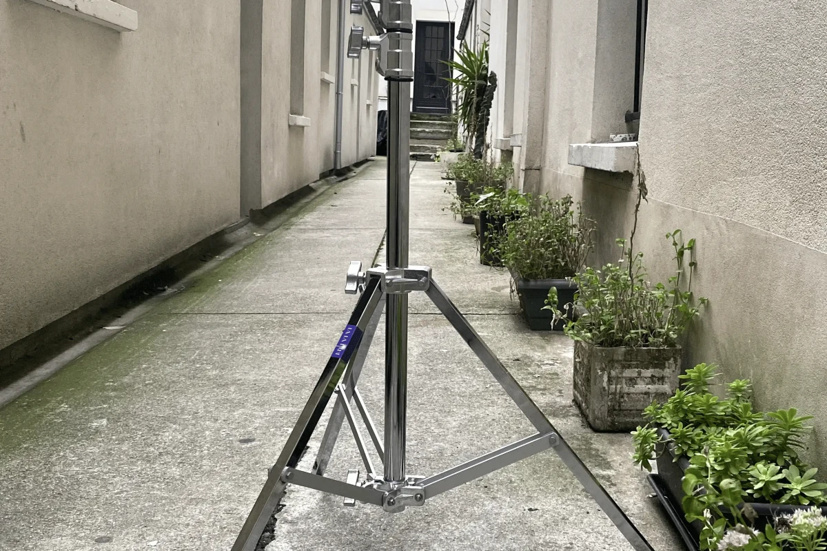 Location Avenger Pied de 1000 Acier - Lightyshare
