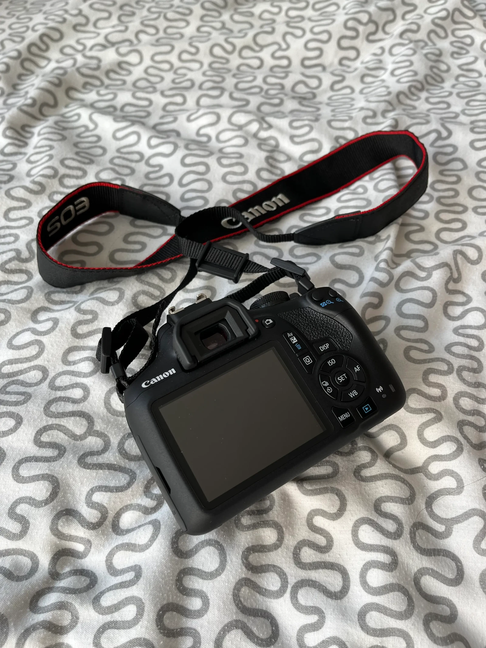 Canon EOS 2000D - Photo 1 sur 2
