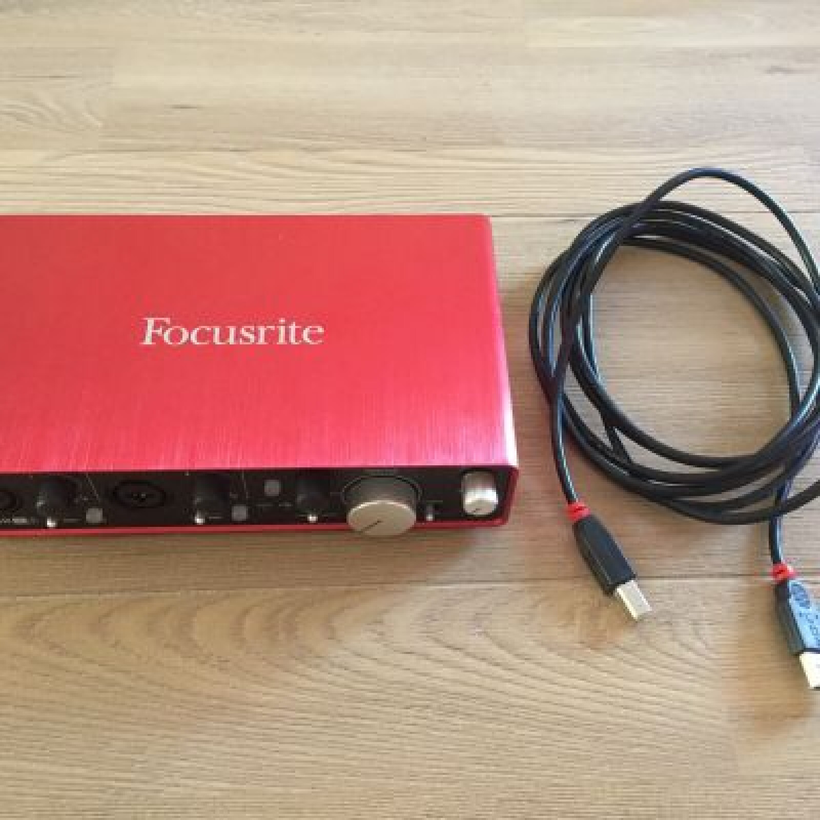 Carte son Scarlett 2i4 2nd Gen de Focusrite - Photo 2 sur 4