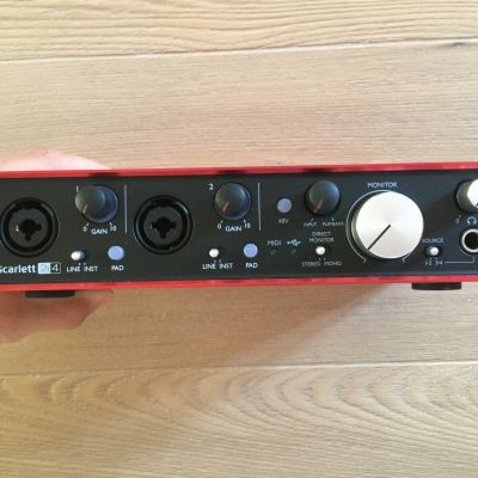 Carte son Scarlett 2i4 2nd Gen de Focusrite - Photo 4 sur 4