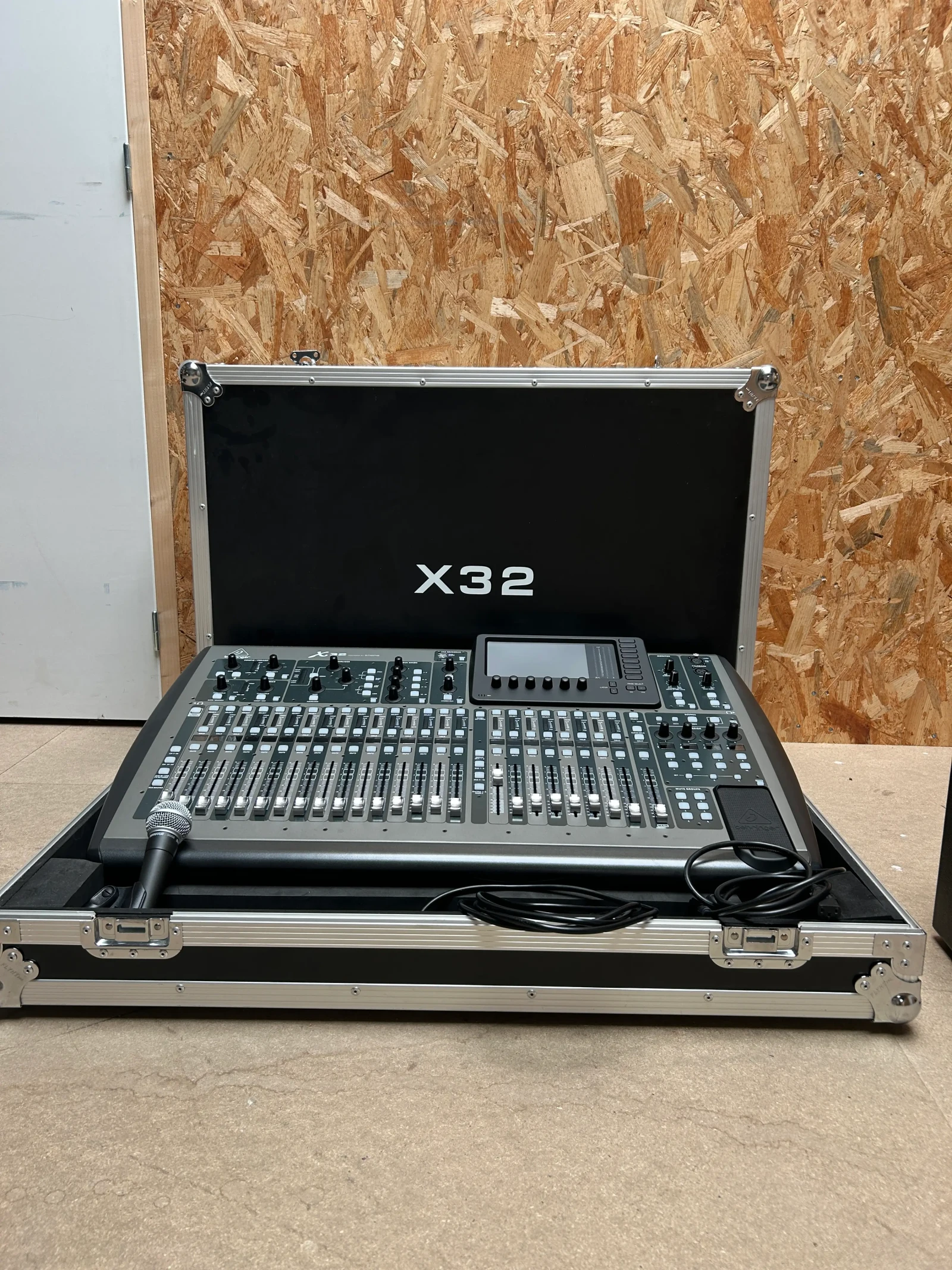 Behringer X32 - Photo 1 sur 1