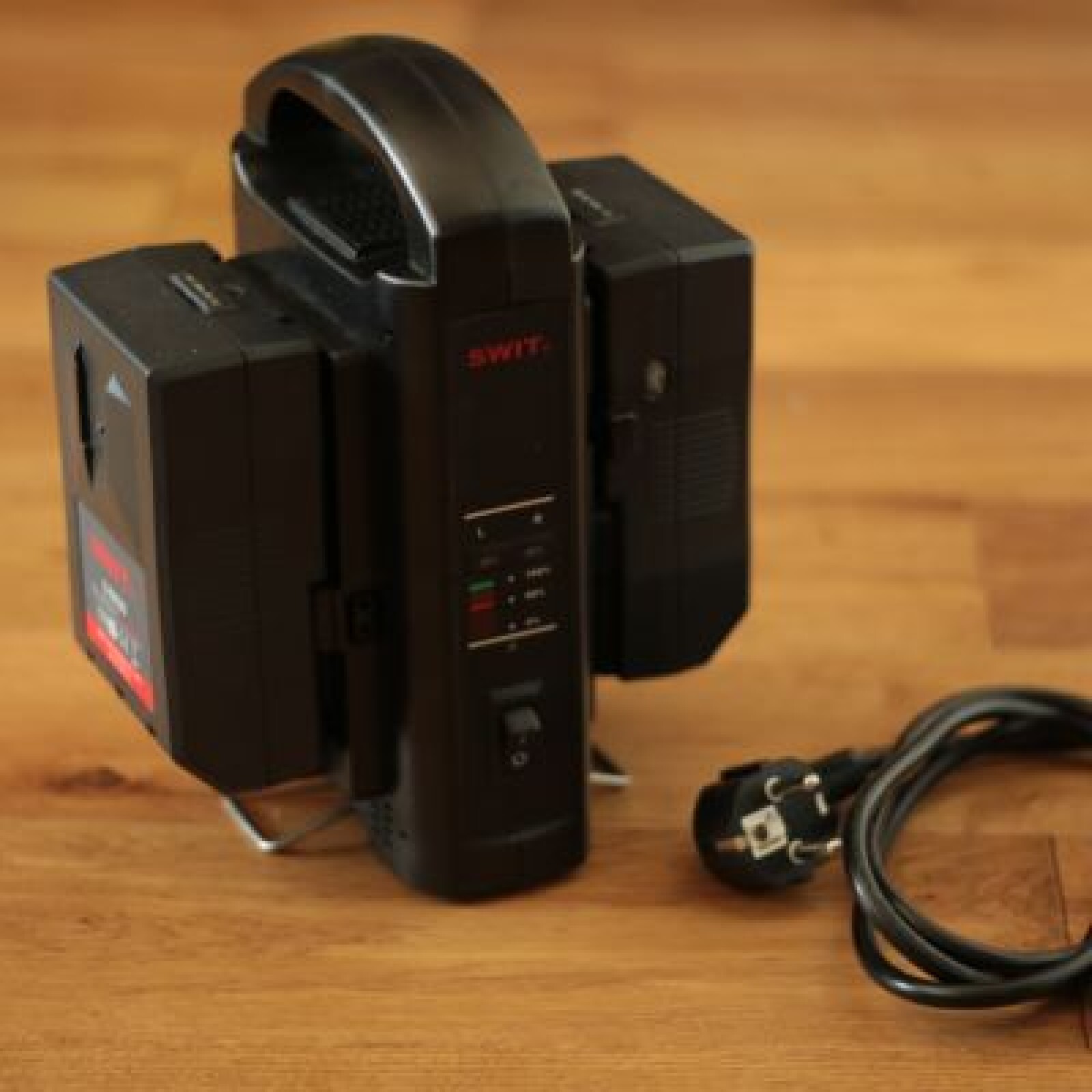 2 batteries V-lock SWIT S-8082S + chargeur double - Photo 1 sur 2