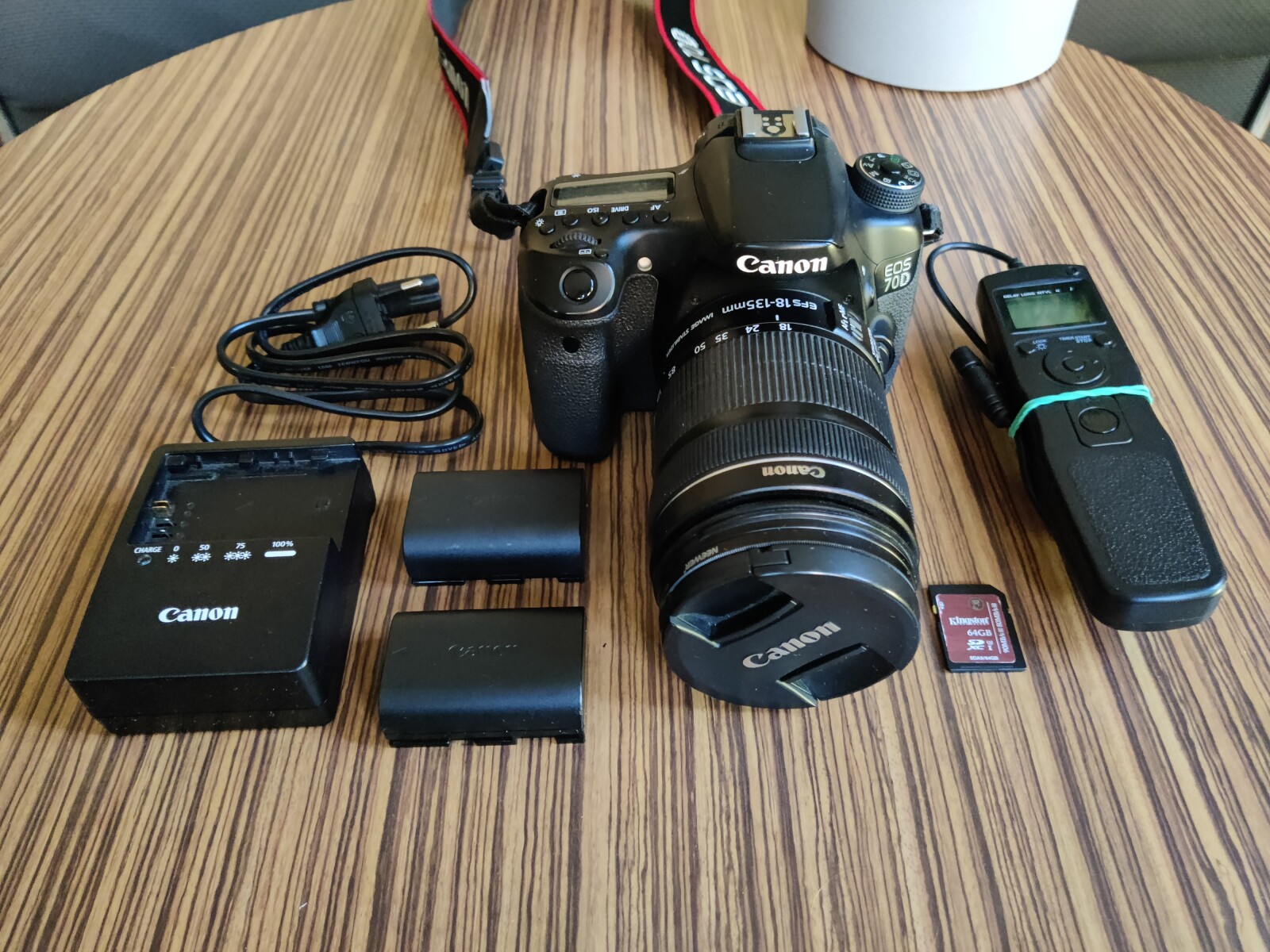 Canon 70D + 18-135mm f/3.5 + accessoires - Photo 1 sur 2