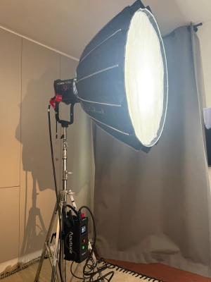 Location Kit lumière Aputure Storm 700X + Light Dome III (89cm)