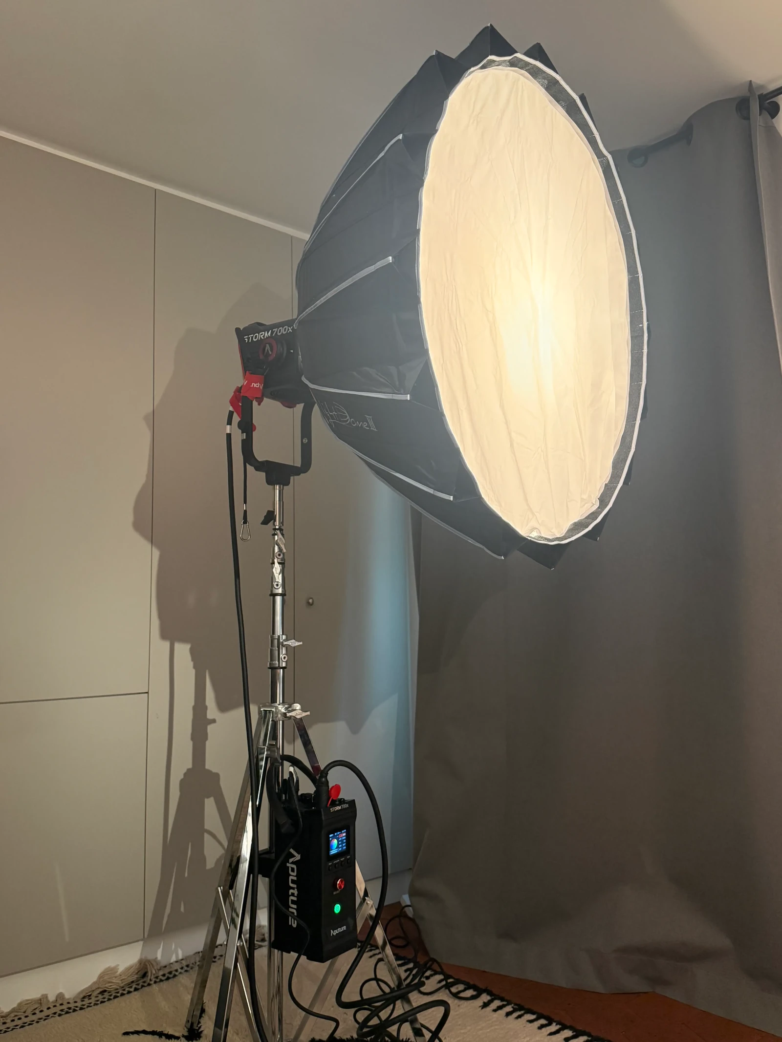 Kit lumière Aputure Storm 700X + Light Dome III (89cm) - Photo 5 sur 5