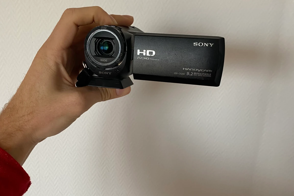 Location Sony HDR-CX240 - Lightyshare