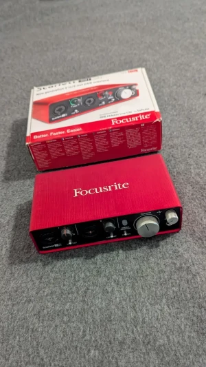 Location Focusrite Scarlett 2i2