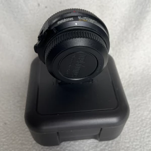 Location Metabones Speed Booster ULTRA 0.71x EF-MFT Mount T