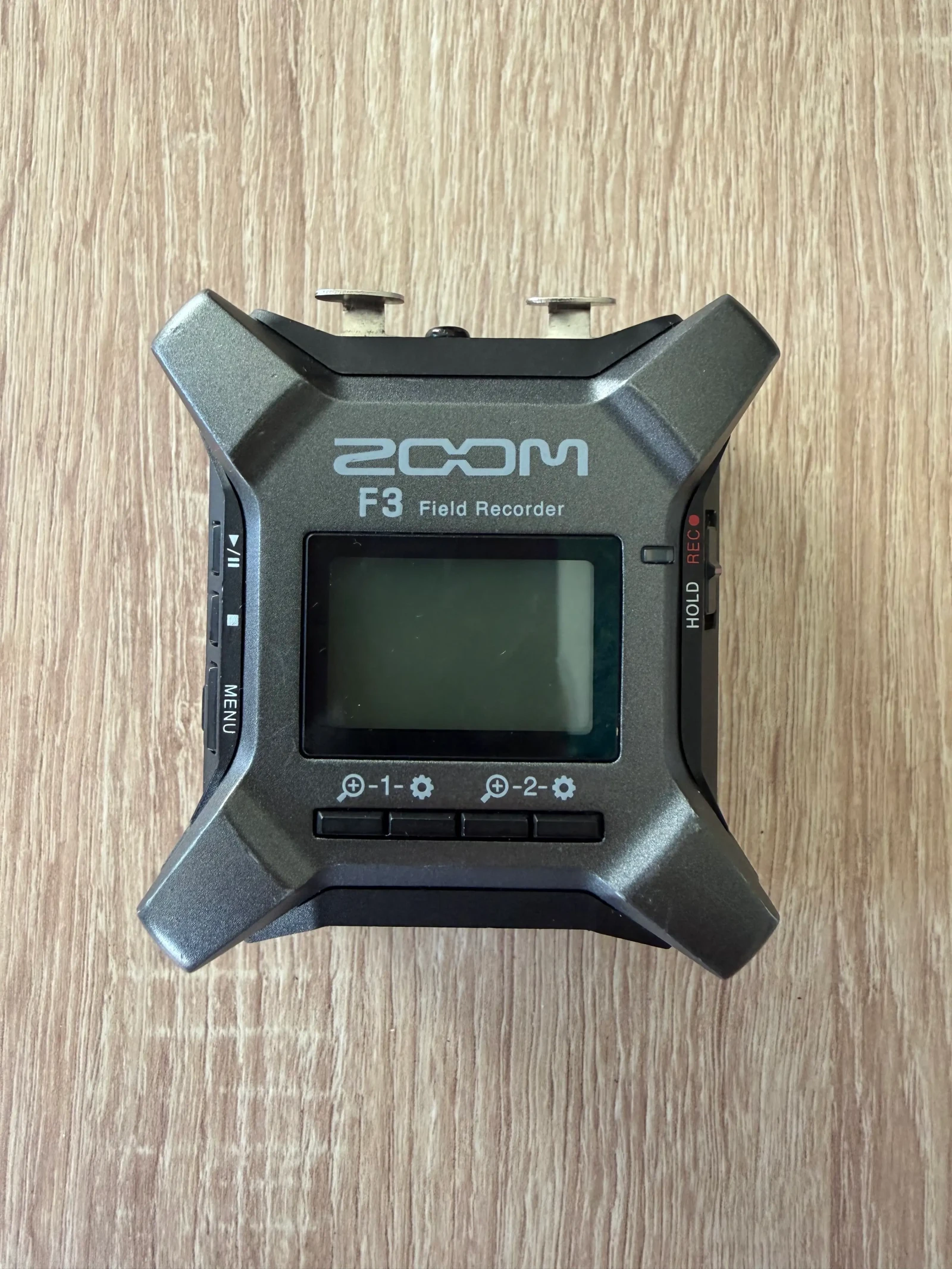 Zoom F3 - Photo 1 sur 2
