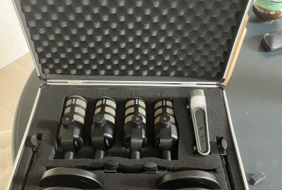 Location Kit podcast audio - 4 personnes Rode Podmic x4 + Enregistreur Zoom Podtrack P4 x1