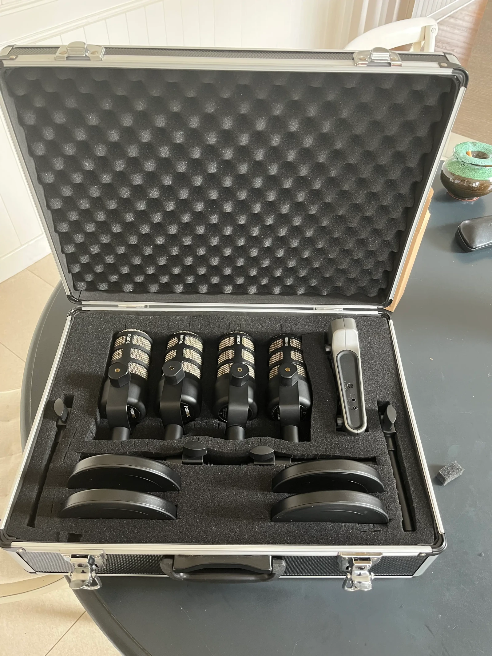 Kit podcast audio - 4 personnes Rode Podmic x4 + Enregistreur Zoom Podtrack P4 x1 - Photo 3 sur 3