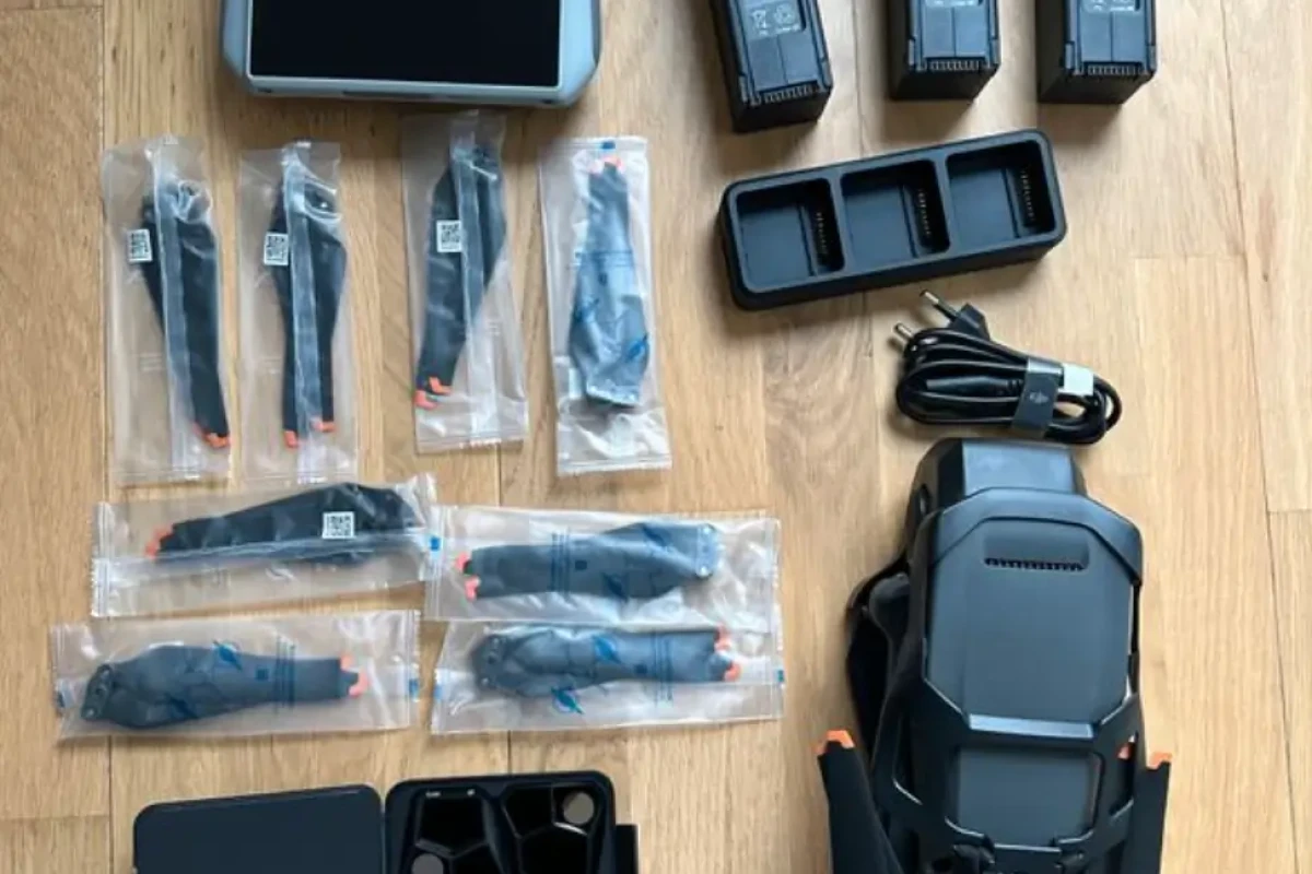 Location DJI Mini 3 Fly More Combo - Lightyshare