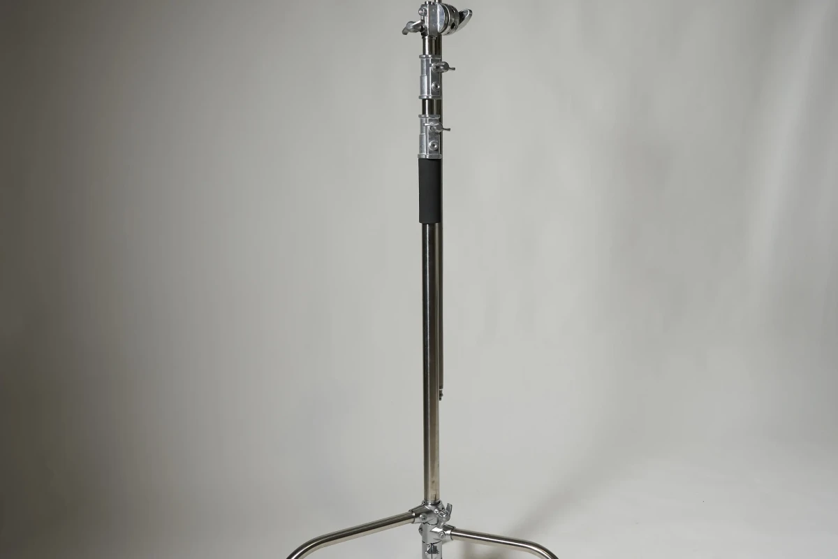 Location Neewer C-Stand - Lightyshare