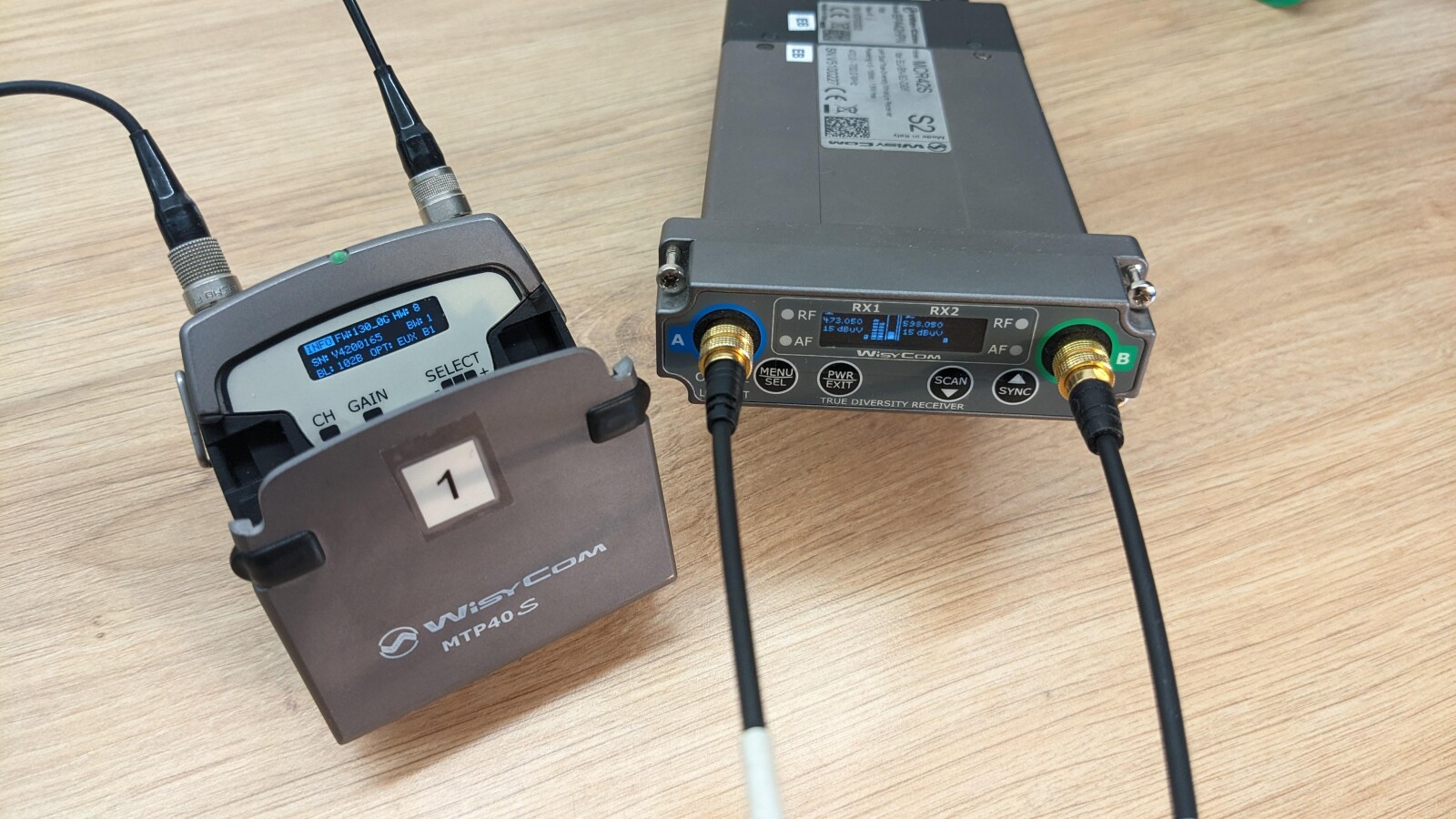 Wisycom Récepteur double MCR42 - 2 émetteurs MTP40S - Photo 2 sur 7
