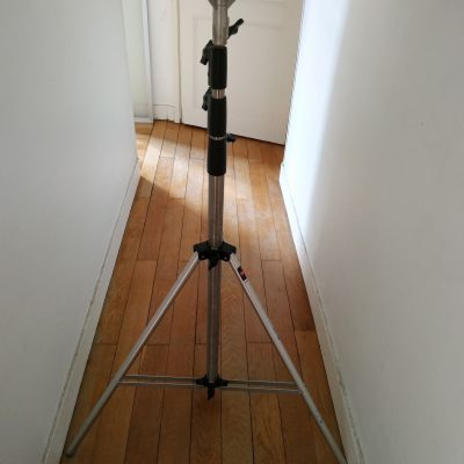 Loue Pied Manfrotto 005X (103 cm-290cm)+ support lumière - Photo 1 sur 4