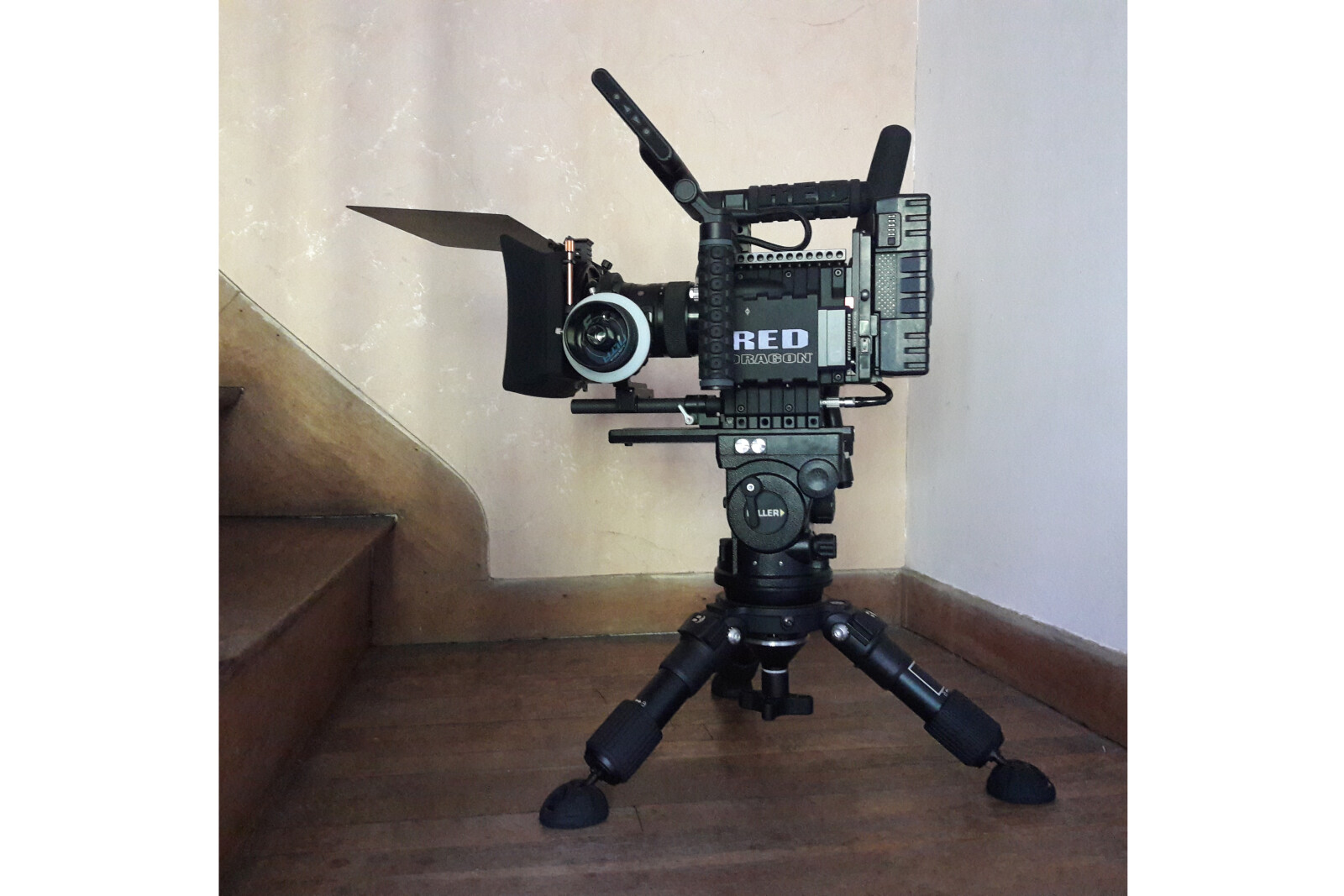 MILLER - Arrowx 3 + Benro 100 mm Hi Hat (Kit Trépied + Tête Fluide) 1 à 19 kgs  - Photo 1 sur 5