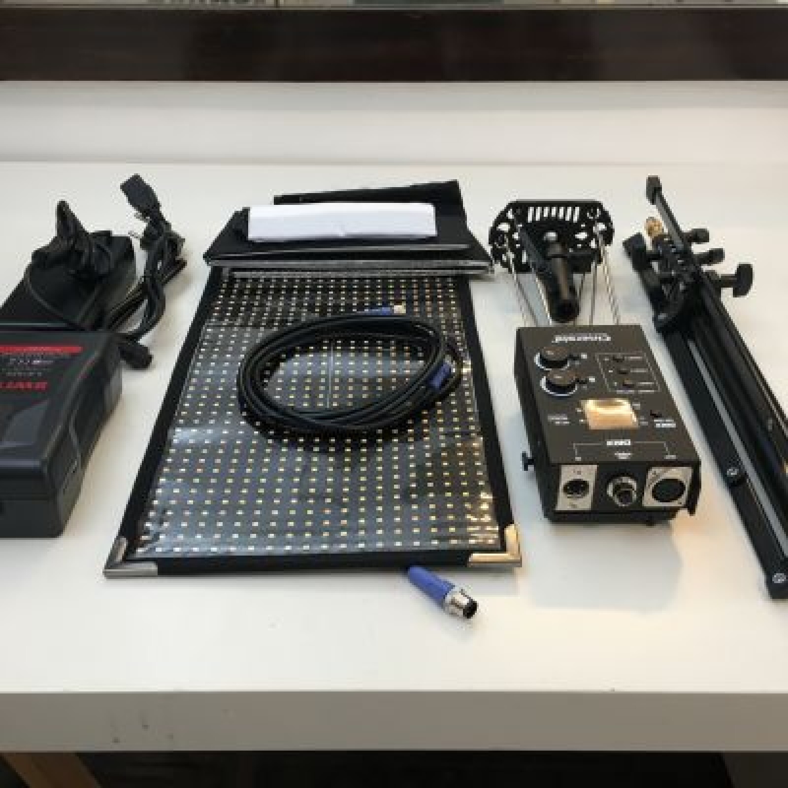 Panneau LED Cineroid FL800 - Photo 1 sur 4