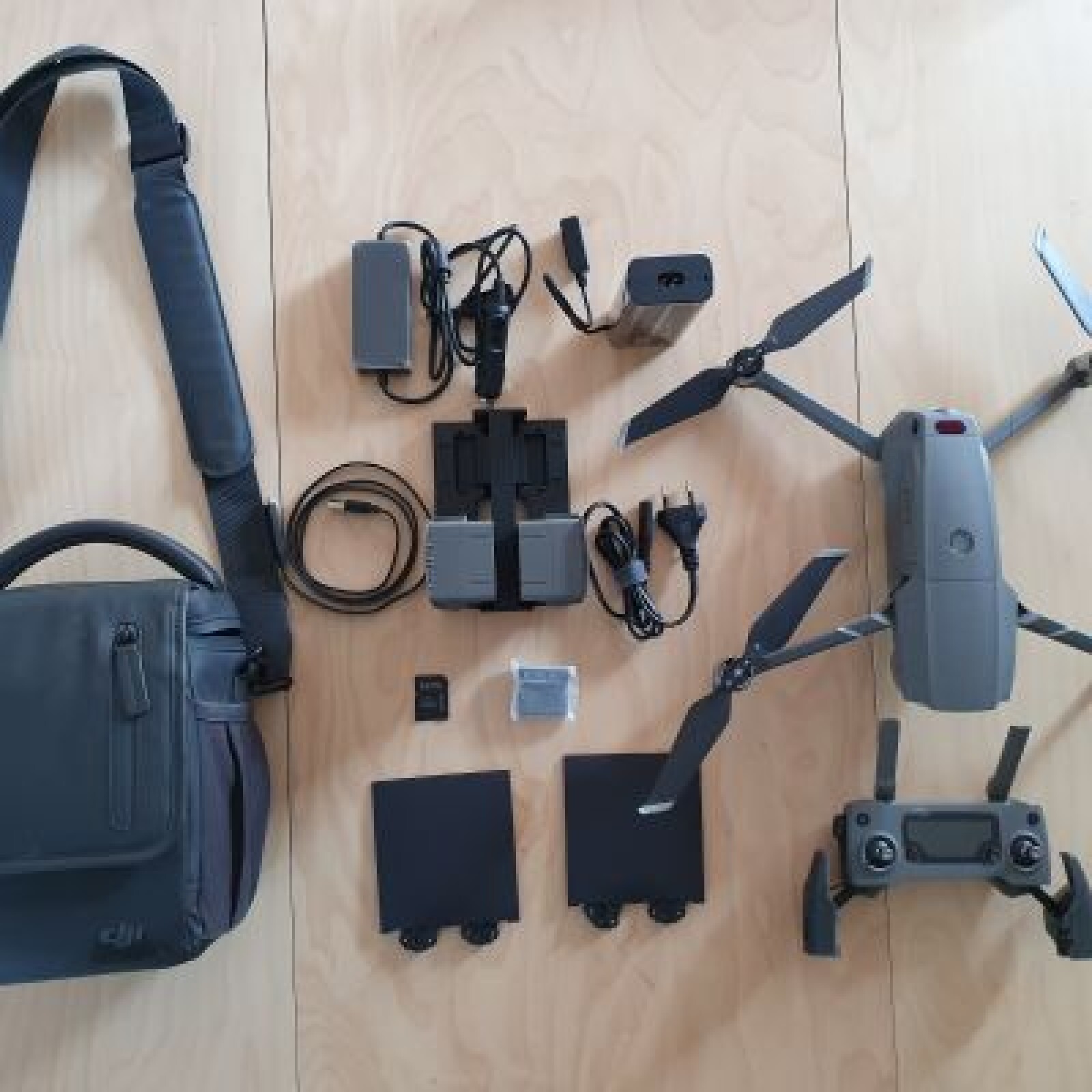 Mavic 2 Pro + Kit Fly More Combo - Photo 1 sur 4