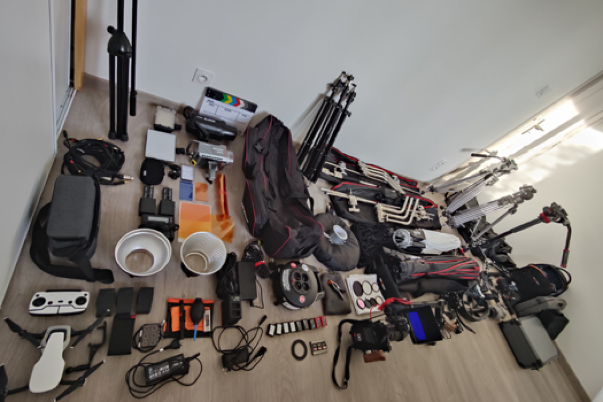 Location MEGA PACK de tournage : caméra + rig, objectifs, lumière, son, stabilisation, drone... - Lightyshare